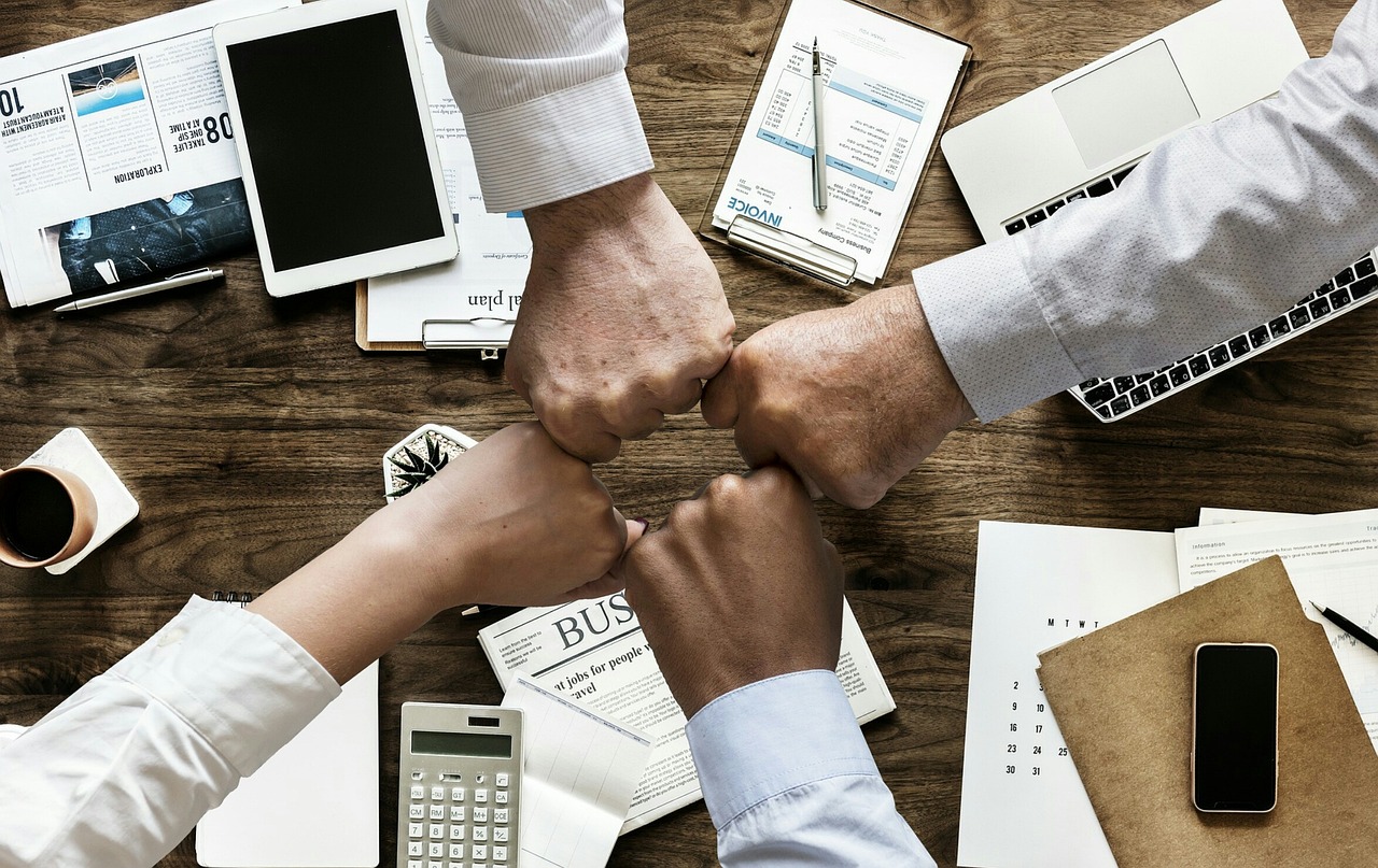 découvrez le management participatif : une méthode de gestion favorisant l'implication des collaborateurs dans la prise de décision, pour améliorer la motivation, l'innovation et la performance de votre entreprise.