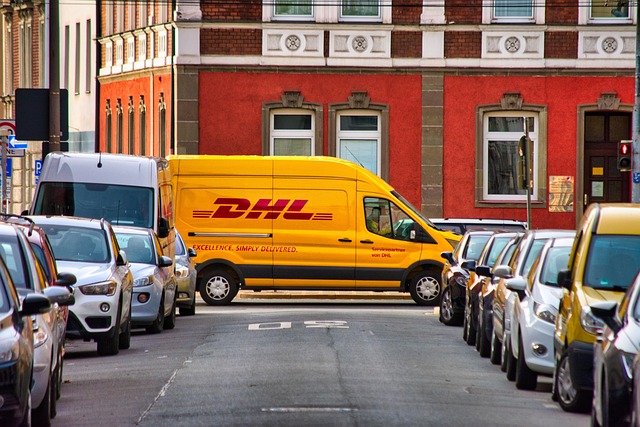 Colis en traitement sur le site logistique de destination : que signifie ce statut en 2025 ?
