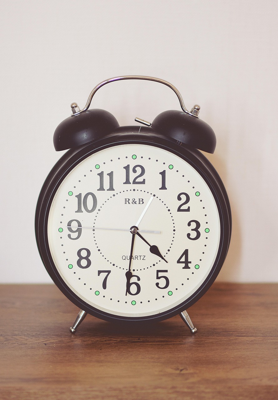 Comprendre la définition des heures supplémentaires et leur application en 2025
